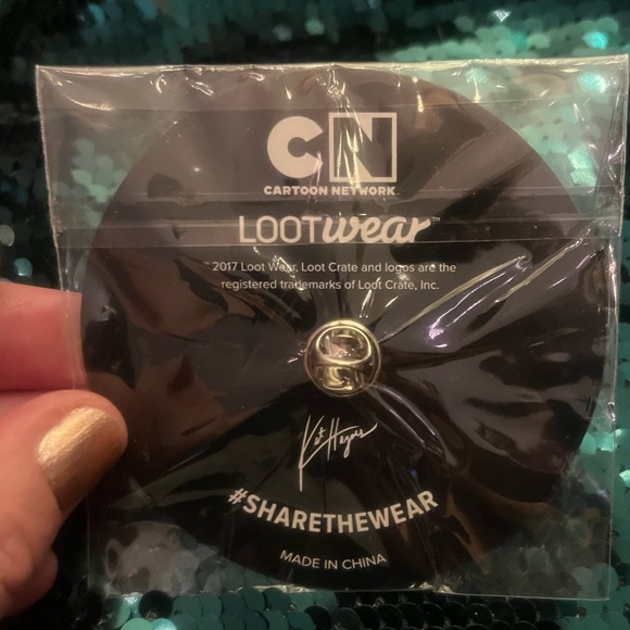 Steven Universe infinity scarf and pin! Brand new, never worn! - Picture 5 of 7